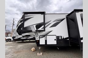 Used 2021 Dutchmen RV Voltage 4195 Photo