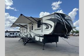 Used 2019 Heartland Road Warrior 411 Photo
