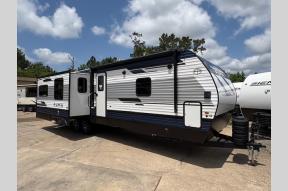 New 2025 Palomino Puma 31RLQS Photo