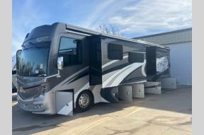 Used 2022 Fleetwood RV Discovery LXE 40M Photo