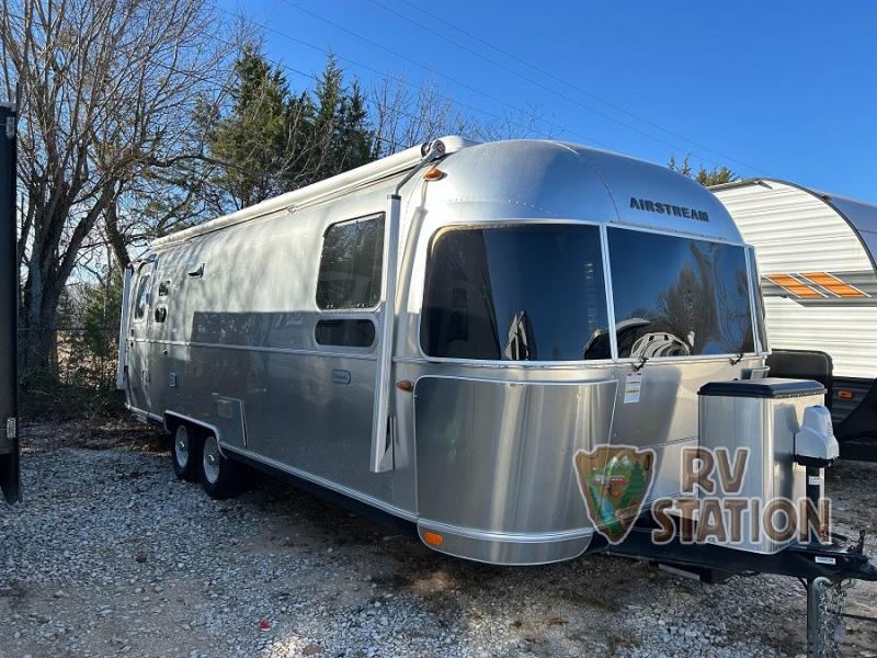 Used 2018 Airstream RV Flying Cloud 23FB Travel Trailer at RV Station