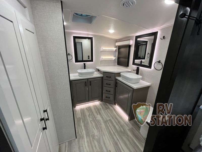 New 2024 Jayco Pinnacle 38FLGS Fifth Wheel at RV Station Group Donna