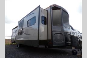 Used 2015 Heartland Fairfield 405FL Photo