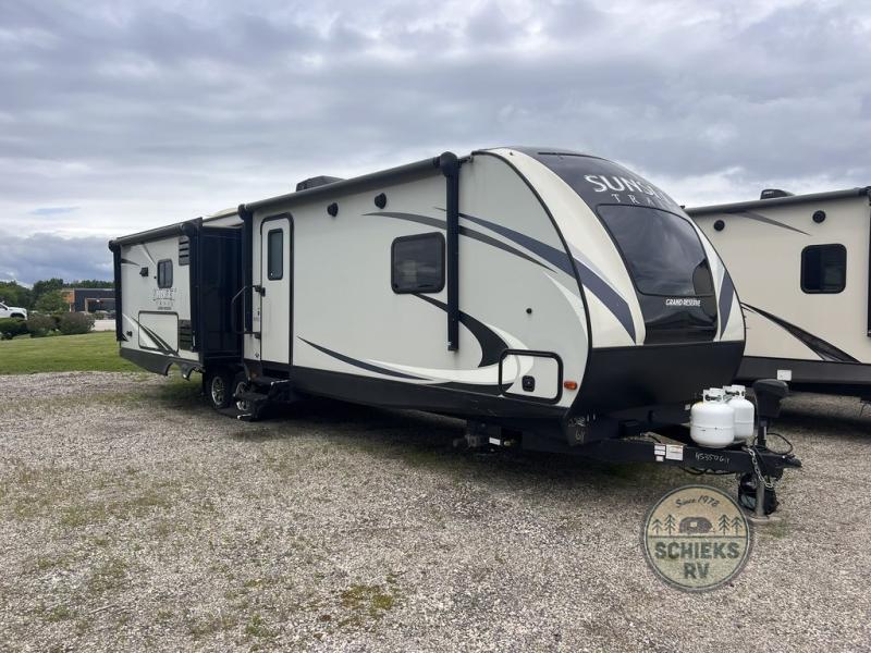 Used 2017 CrossRoads RV Sunset Trail Grand Reserve SS33SI Travel