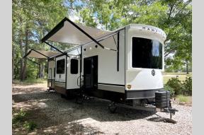 New 2025 CrossRoads RV Hampton 388FKL Photo
