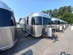 New 2023 Airstream RV Flying Cloud 30RB Twin Photo