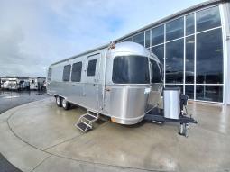 New 2023 Airstream RV Flying Cloud 28RB Photo