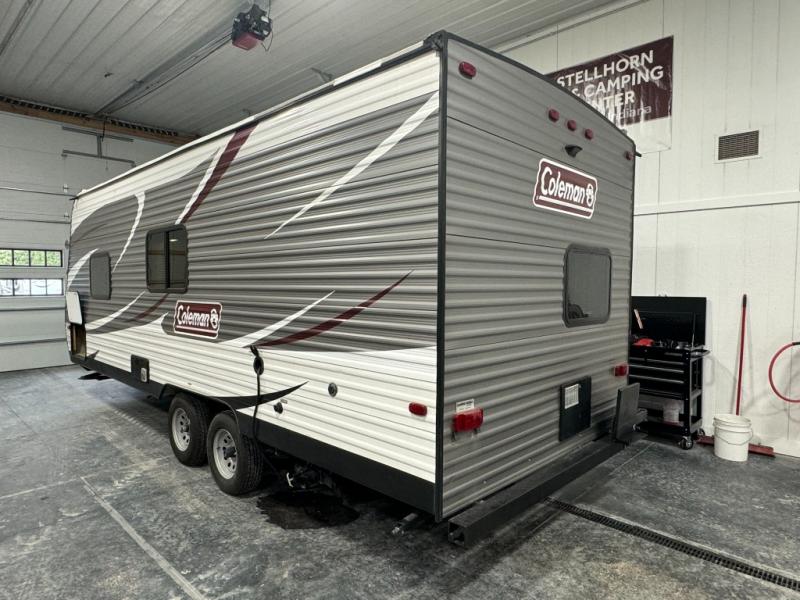 Used 2018 Dutchmen RV Coleman Lantern Series 215BH Travel Trailer at ...