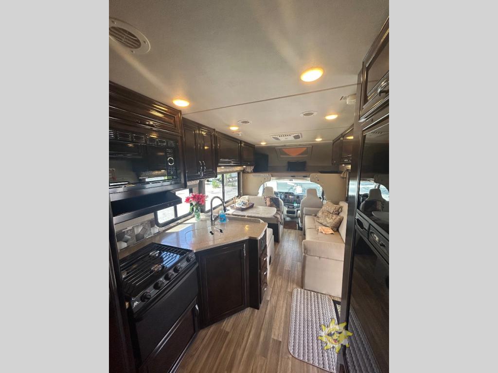 2017 Thor Motor Coach Quantum RS26