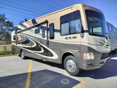 Thor Motor Coach outlaw 37LS