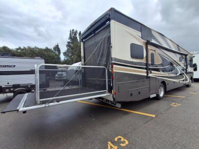 2015 Thor Motor Coach Outlaw 37LS Class A Toyhauler