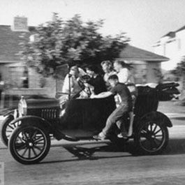 George Sutton & his family riding on a 1921 Model T Ford