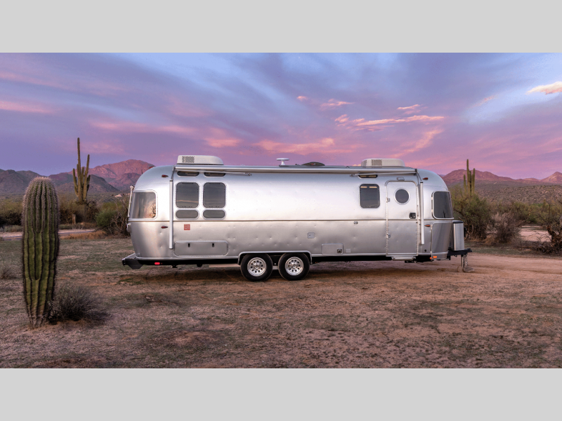 【ルパン】 エアストリーム・ブックとAirstream Livingの2冊 ルパン】 エアストリーム・ブックとAirstream Livingの2冊