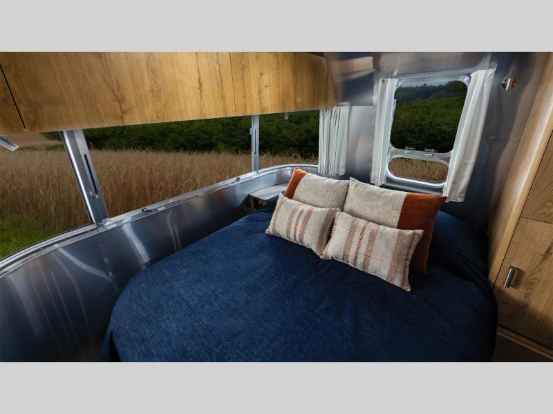 New 2025 Airstream RV Airstream Trade Wind 25FB Travel Trailer at