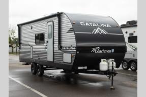 New 2025 Coachmen RV Catalina Summit Series 8 221MKE Photo