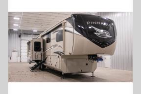 New 2023 Jayco Pinnacle 37MDQS Photo