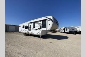Used 2018 Palomino Columbus F374BH Photo