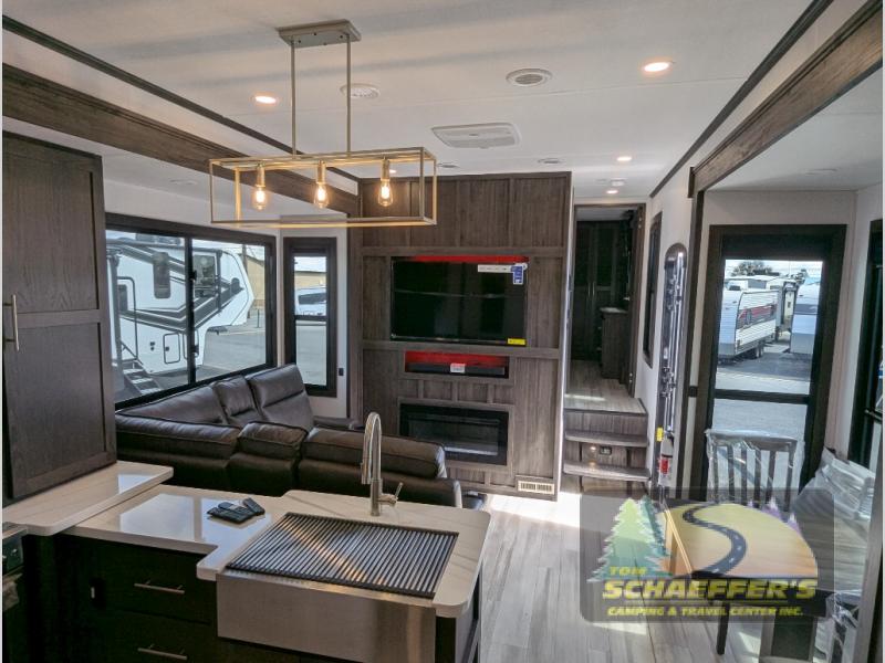 New 2025 Keystone RV Fuzion 432 Toy Hauler Fifth Wheel at Tom