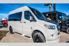 New 2025 OGV Luxury Coach V-CRUISE 8OBA Photo