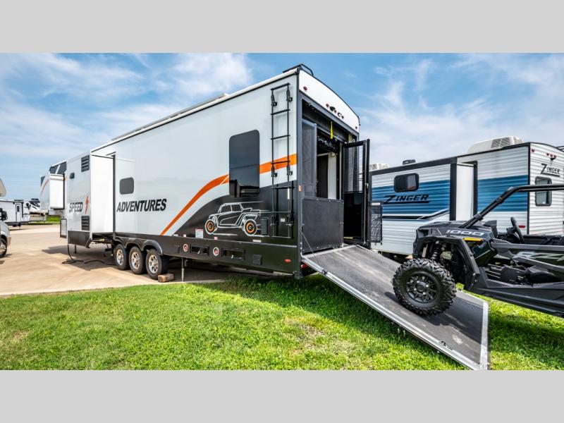 セットアップ New 2024 KZ Venom V3916TK Toy Hauler Fifth Wheel at Travers 邦楽