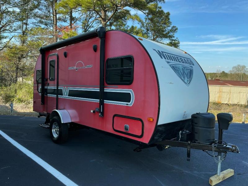 Used 2018 Winnebago Industries Towables Minnie Drop 190RD Travel ...