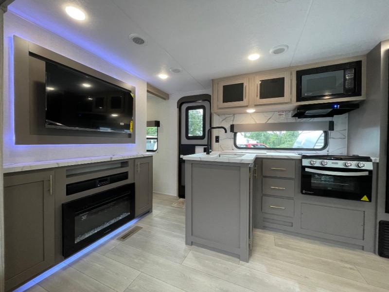 New 2025 KZ Sportsmen SE 332BHKSE Travel Trailer at Triple H