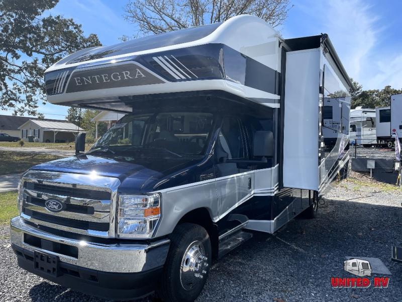 2026 Ford E-450 photo 3