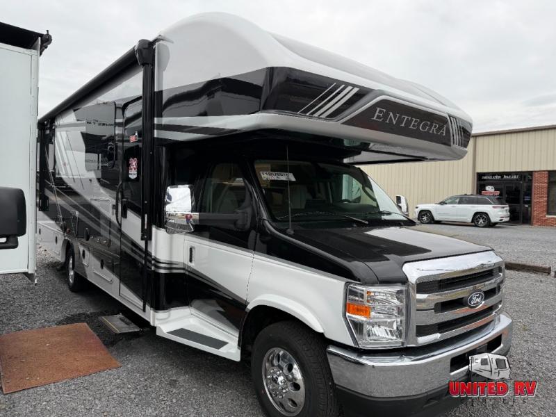 2026 Ford E-450 photo 3