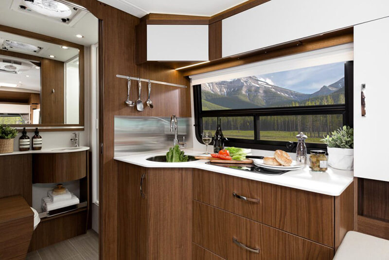 Leisure Travel Wonder Motor Home Class B+ - Diesel