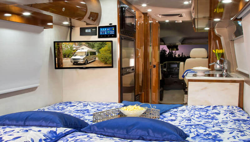 Pleasure-Way Plateau Motor Home Class B - Diesel