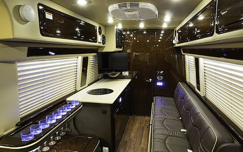 Inside Midwest Automotive Designs Daycruiser Motor Home Class B - Diesel