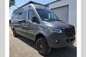 New 2025 Outside Van Approach PREMIUM Photo