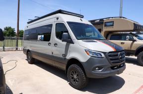 New 2024 Outside Van Approach PREMIUM Photo