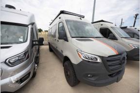 Used 2023 Outside Van Approach PREMIUM Photo