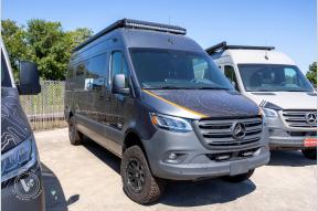 New 2025 Outside Van Approach PREMIUM Photo
