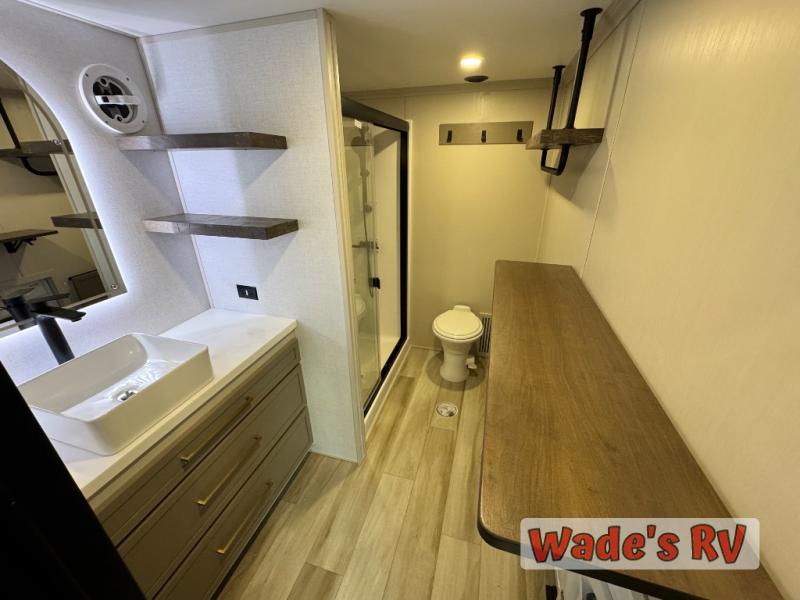 New 2025 Forest River RV Wildwood Heritage Glen ROOST43 Fifth