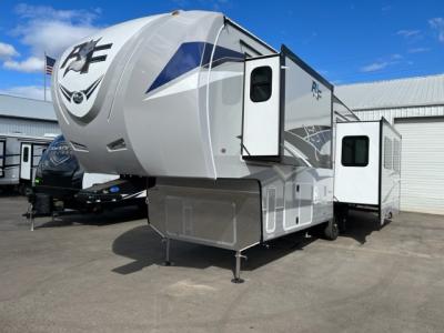 Driver's side front external view of the 2024 Arctic Fox 29-5K Fifth wheel.