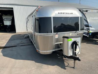 Beautiful, like new, one owner, Airstream for sale.