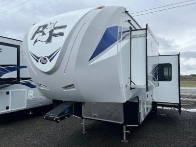 Front driver's side of Arctic Fox fifth wheel.