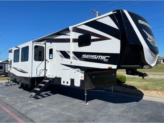 New 2024 Jayco Seismic 395 Toy Hauler Fifth Wheel at Wehr RV ...