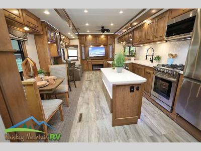 HUGE REAR ENTERTAINMENT LIVINGROOM