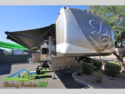 46' 4 SLIDES HIGHLY OPTIONED PLATINUM HAZE WITH FULL BODY CLEARCOAT 6 NEWER TIRES
