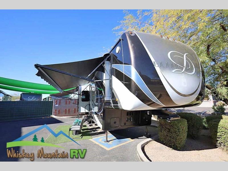 40' 4 SLIDES ELITE SUITES - FULL BODY PAINT - FIBERGLASS ROOF - NEW TIRES