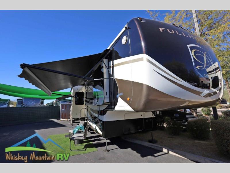 46' 4 SLIDE TOY HAULER - 12' GARAGE WITH A 1/2 BATH