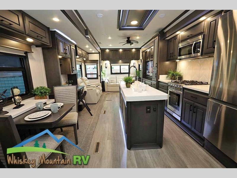 BEAUTIFULLY BRIGHT INTERIOR