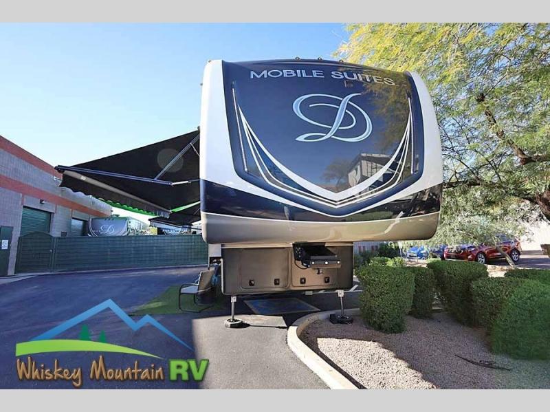 46' 4 SLIDES HIGHLY OPTIONED 1 YEAR WARRANTY FREE DELIVERY WITH 2,000 MILES