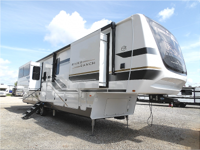 New 2025 Palomino Columbus RIVER RANCH 393RL