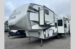 New 2023 Alliance RV Avenue 31BHS Photo