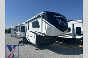 New 2024 Jayco Pinnacle 32RLTS Photo