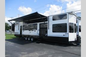 New 2025 Forest River RV Salem Grand Villa 44VIEW Photo